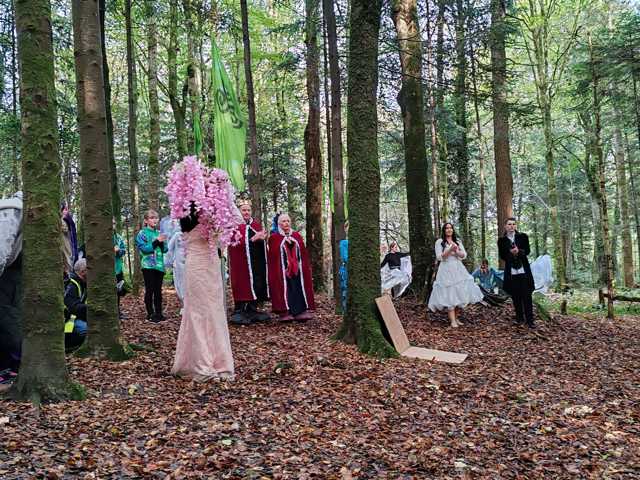 Tacú le Cruthú Saothair Ealaíonta Nua